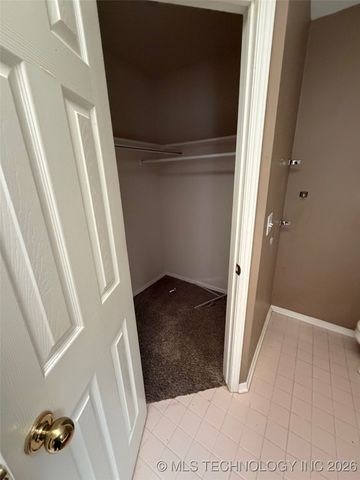 3801 W Hartford Street, Broken Arrow, OK 74012