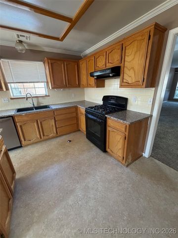 3801 W Hartford Street, Broken Arrow, OK 74012