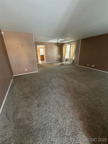 3801 W Hartford Street, Broken Arrow, OK 74012