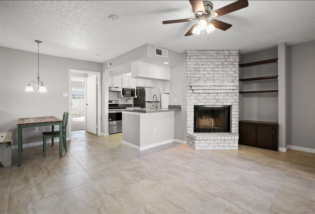 260 El Dorado Boulevard 2407, Houston, TX 77598