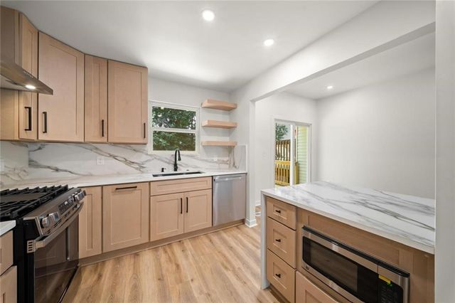 1105 Wedgewood Way, Atlanta, GA 30350