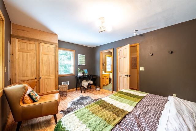 7480 Glacier Springs Drive, Deming, WA 98244