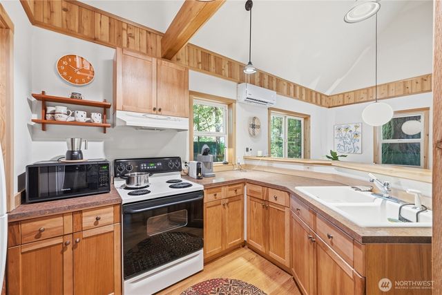 7480 Glacier Springs Drive, Deming, WA 98244