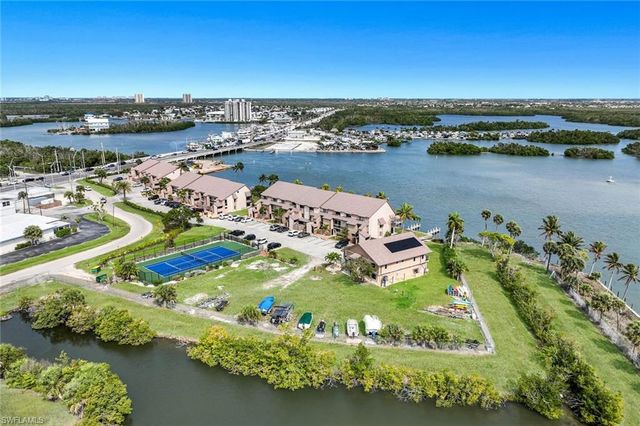 896 Buttonwood DR 108, Fort Myers Beach, FL 33931