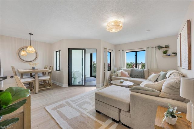 896 Buttonwood DR 108, Fort Myers Beach, FL 33931