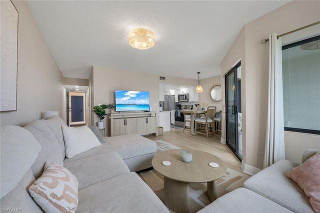 896 Buttonwood DR 108, Fort Myers Beach, FL 33931