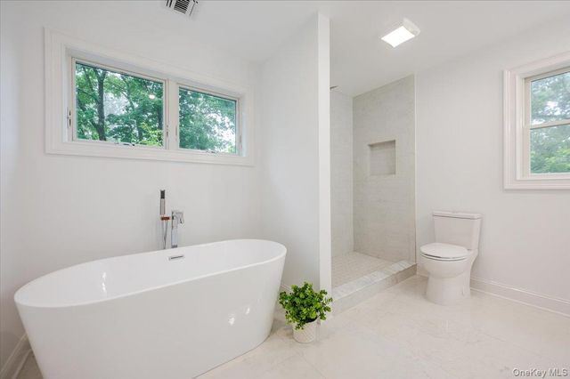 35 Summit Drive, Mahopac, NY 10541