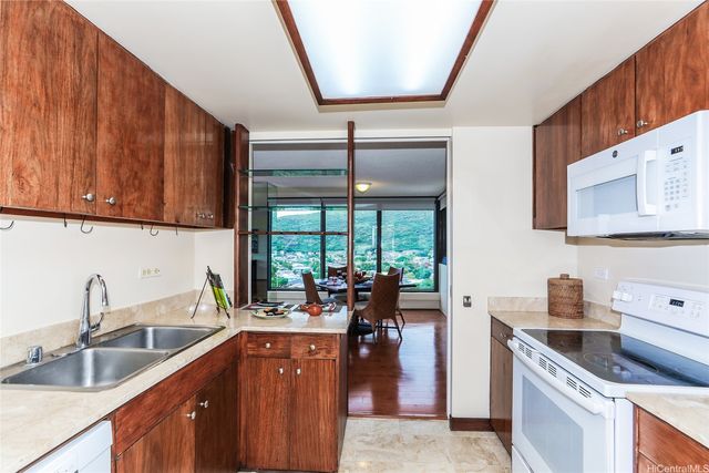 250 Kawaihae Street 8B, Honolulu, HI 96825