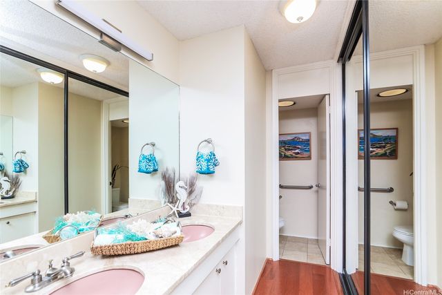 250 Kawaihae Street 8B, Honolulu, HI 96825