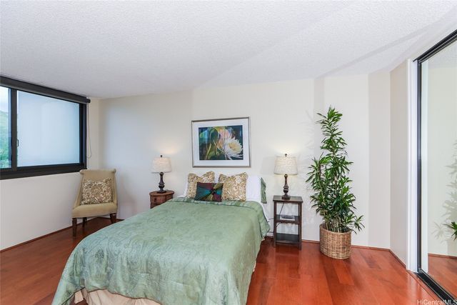 250 Kawaihae Street 8B, Honolulu, HI 96825