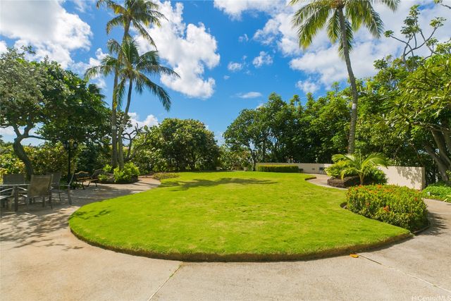 250 Kawaihae Street 8B, Honolulu, HI 96825