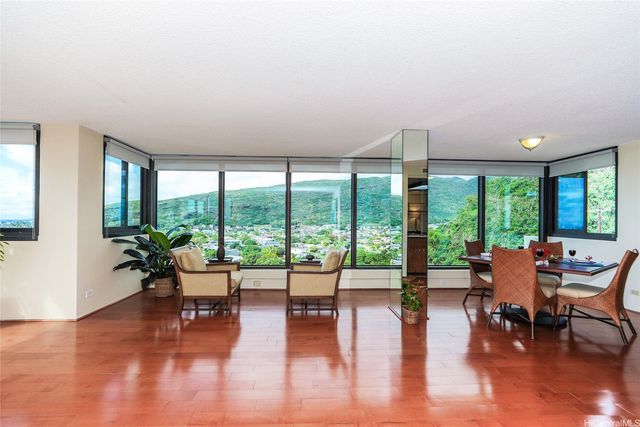 250 Kawaihae Street 8B, Honolulu, HI 96825