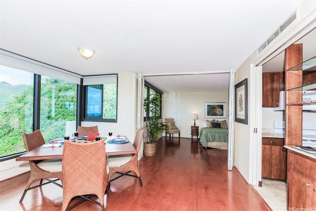 250 Kawaihae Street 8B, Honolulu, HI 96825