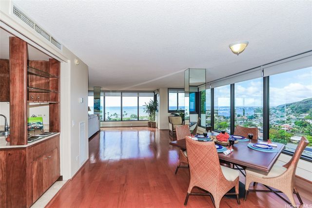 250 Kawaihae Street 8B, Honolulu, HI 96825