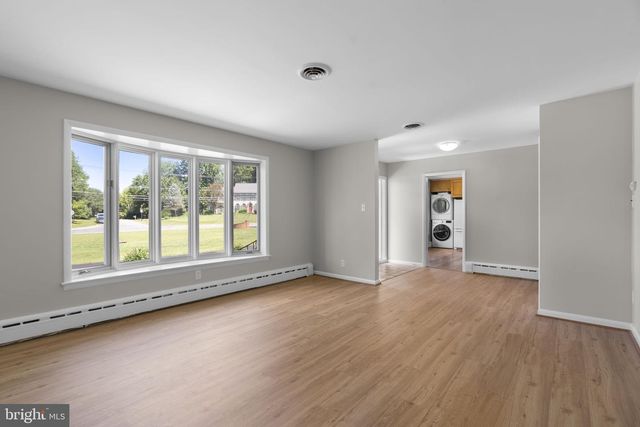 18015 MUNCASTER RD, Rockville, MD 20855