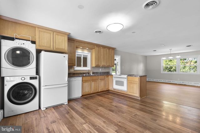 18015 MUNCASTER RD, Rockville, MD 20855