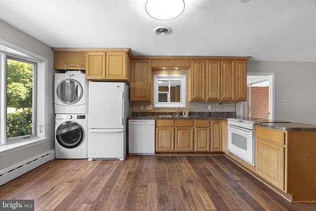 18015 MUNCASTER RD, Rockville, MD 20855