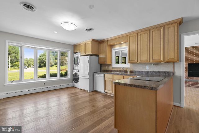 18015 MUNCASTER RD, Rockville, MD 20855