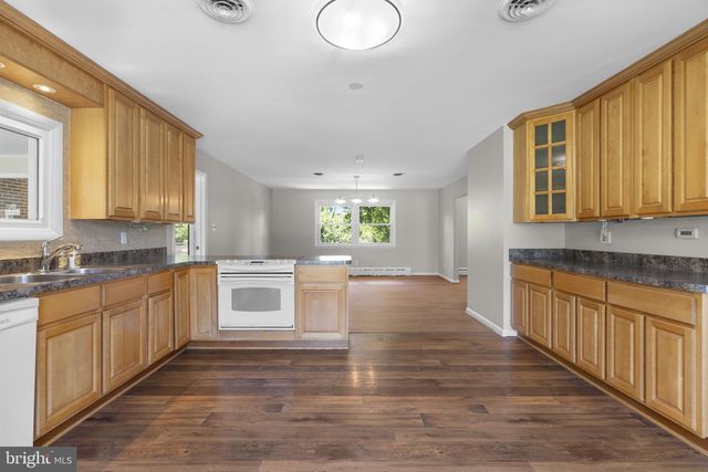 18015 MUNCASTER RD, Rockville, MD 20855