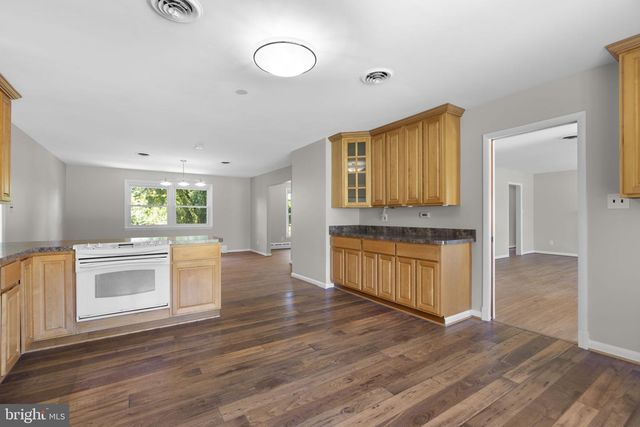 18015 MUNCASTER RD, Rockville, MD 20855