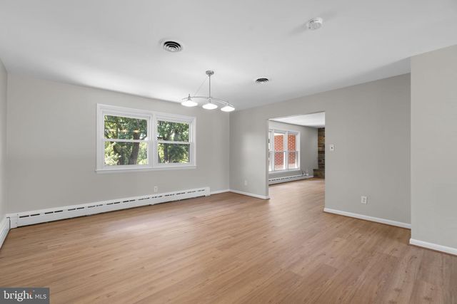18015 MUNCASTER RD, Rockville, MD 20855