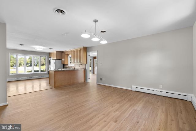 18015 MUNCASTER RD, Rockville, MD 20855