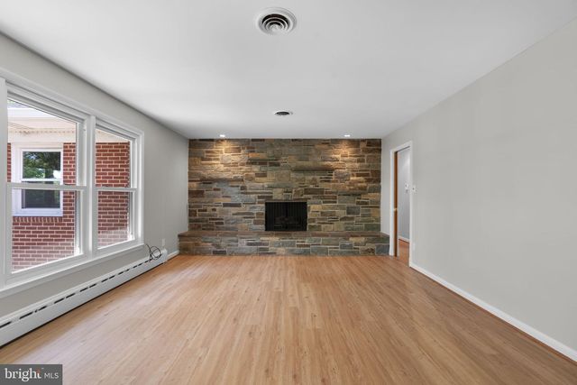 18015 MUNCASTER RD, Rockville, MD 20855