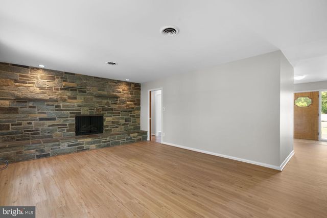 18015 MUNCASTER RD, Rockville, MD 20855
