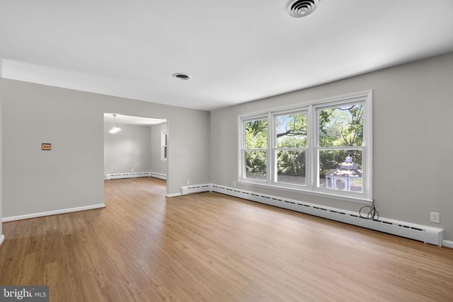 18015 MUNCASTER RD, Rockville, MD 20855