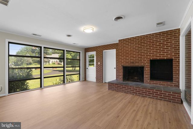 18015 MUNCASTER RD, Rockville, MD 20855