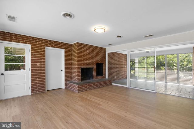 18015 MUNCASTER RD, Rockville, MD 20855