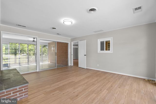 18015 MUNCASTER RD, Rockville, MD 20855
