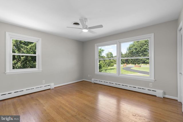 18015 MUNCASTER RD, Rockville, MD 20855