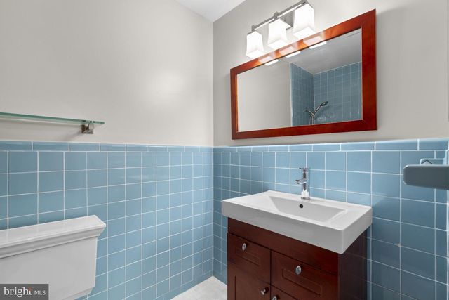 18015 MUNCASTER RD, Rockville, MD 20855