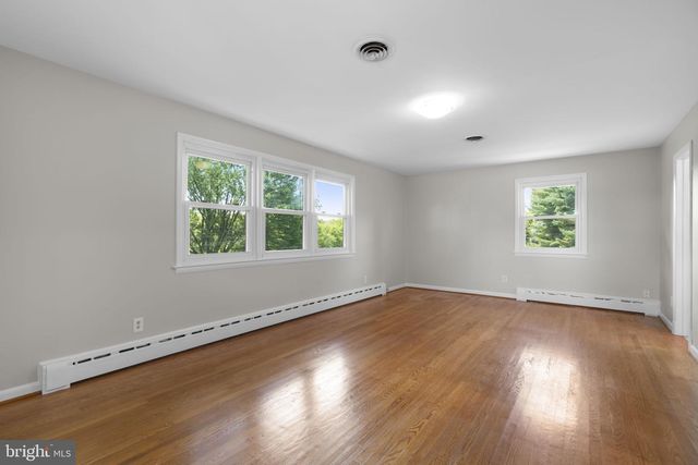18015 MUNCASTER RD, Rockville, MD 20855