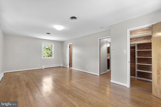 18015 MUNCASTER RD, Rockville, MD 20855