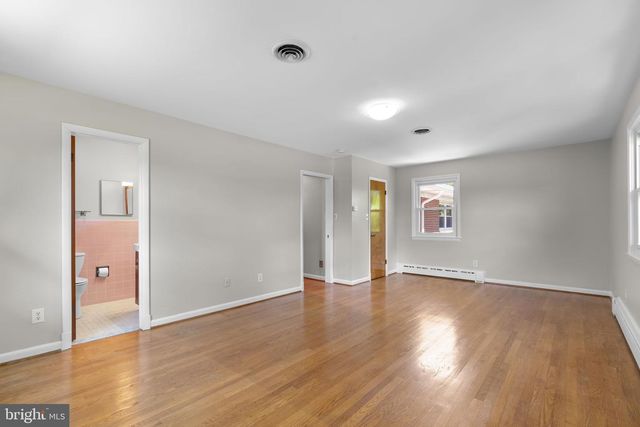 18015 MUNCASTER RD, Rockville, MD 20855
