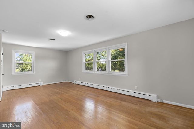 18015 MUNCASTER RD, Rockville, MD 20855