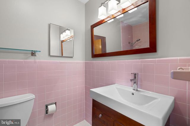 18015 MUNCASTER RD, Rockville, MD 20855