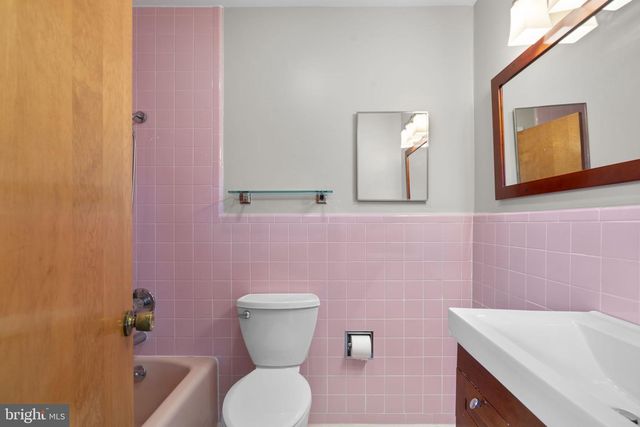 18015 MUNCASTER RD, Rockville, MD 20855