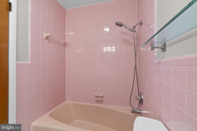 18015 MUNCASTER RD, Rockville, MD 20855