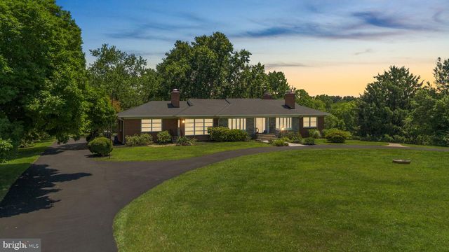 18015 MUNCASTER RD, Rockville, MD 20855