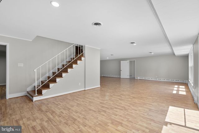 18015 MUNCASTER RD, Rockville, MD 20855