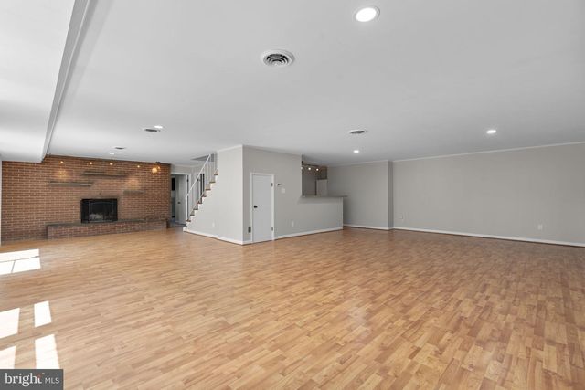 18015 MUNCASTER RD, Rockville, MD 20855