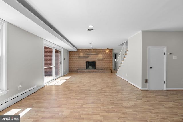18015 MUNCASTER RD, Rockville, MD 20855