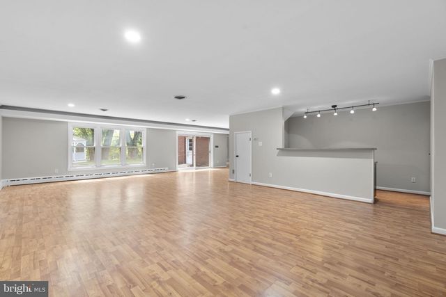 18015 MUNCASTER RD, Rockville, MD 20855