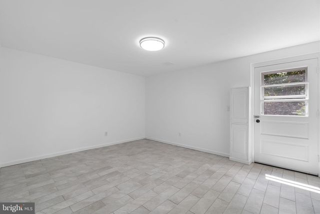 18015 MUNCASTER RD, Rockville, MD 20855