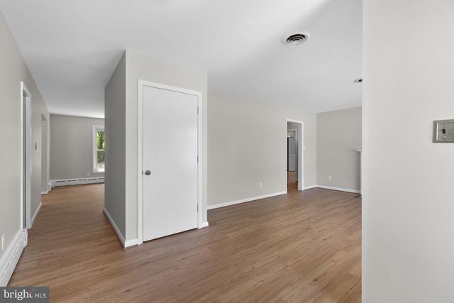 18015 MUNCASTER RD, Rockville, MD 20855
