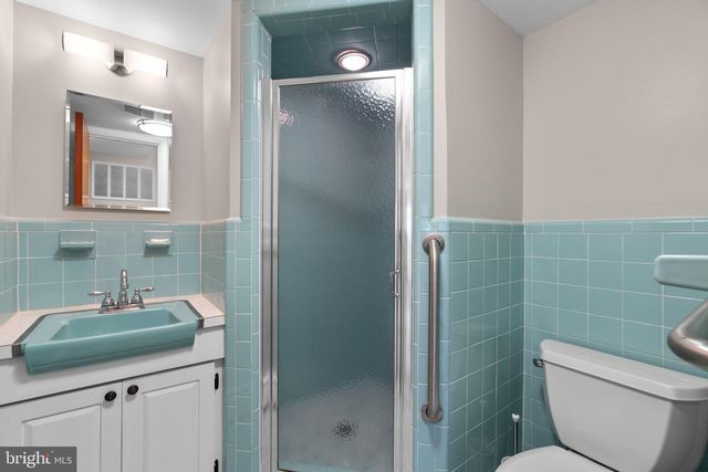 18015 MUNCASTER RD, Rockville, MD 20855