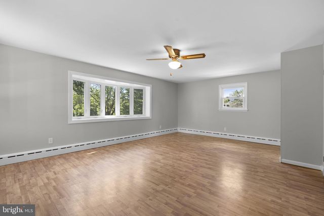 18015 MUNCASTER RD, Rockville, MD 20855